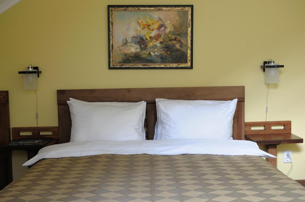 Melrose Hotel Rivne Kültér fotó