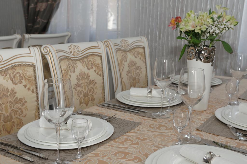 Melrose Hotel Rivne Kültér fotó