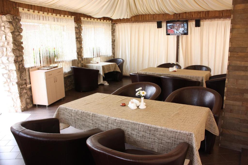 Melrose Hotel Rivne Kültér fotó